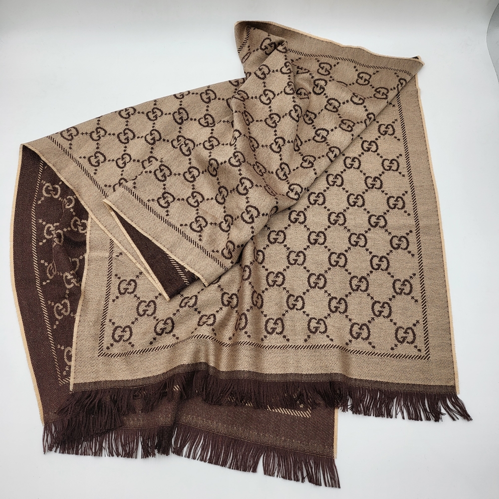 Gucci GG Wool Jacquard Large Scarf Reversible in Chocolate and Beige.. - Picture 8 of 12